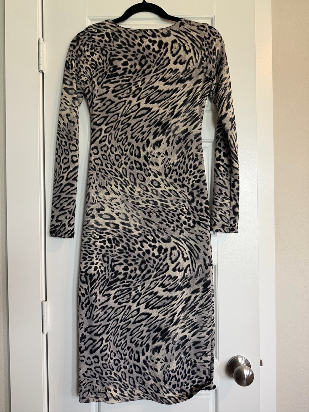 Mint Long Sleeve Animal-Print Bodycon Dress - Black and Cream
